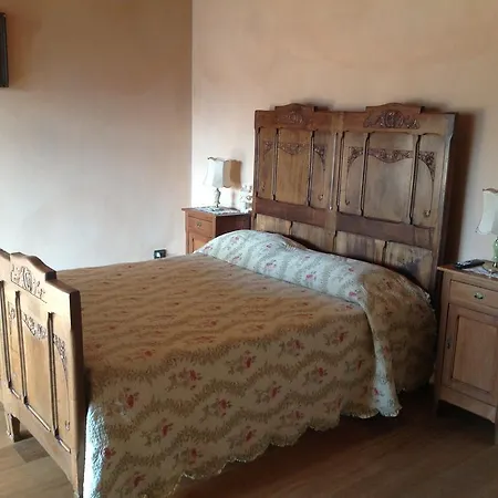 לינה וארוחת בוקר Cascina Bertona *