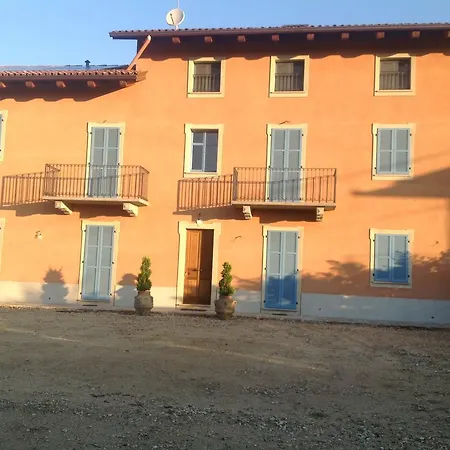 לינה וארוחת בוקר Cascina Bertona *